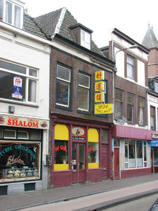 820927 Gezicht op de voorgevel van Afhaal-Wokrestaurant Chop Chop (Wittevrouwenstraat 17) te Utrecht.